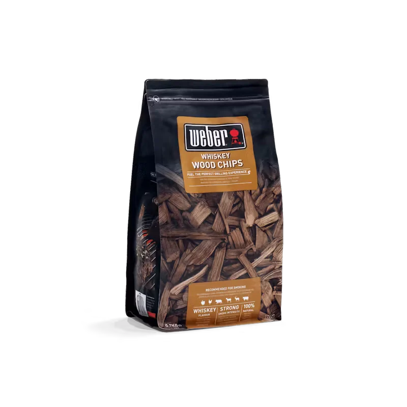 Weber Whisky Oak Smoking Wood Chips (700g) - Enhance Pork & Poultry with Authentic Barrel Flavor