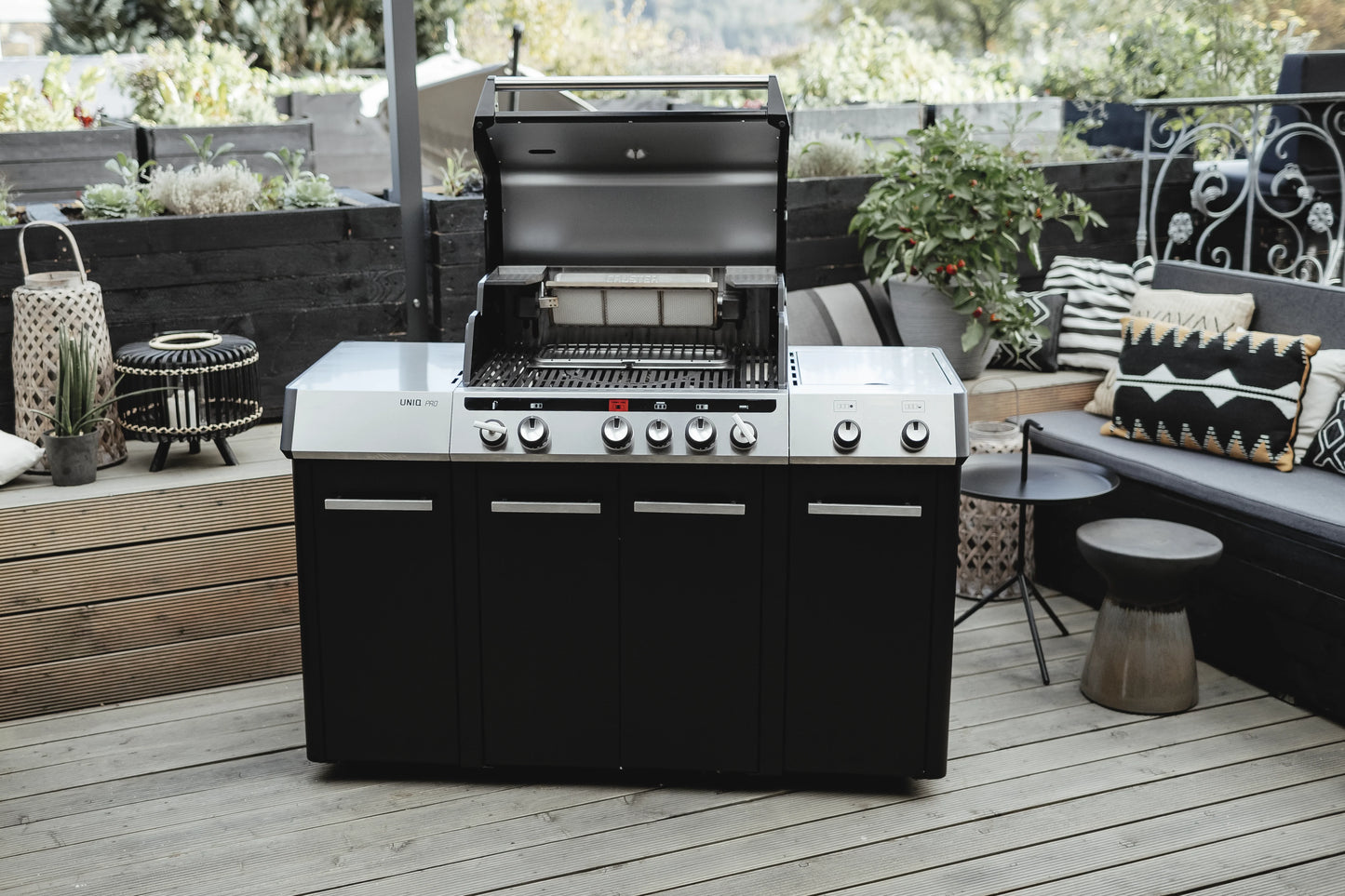 Enders Uniq Pro 3 IK Pro Gas BBQ Kitchen with Innovative CRUSTER Burner